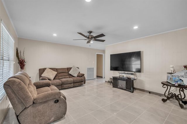 308 Tiegs Street, League City, TX 77573