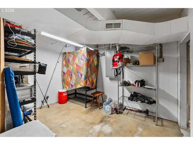 4305 IDAHO St, Vancouver, WA 98661