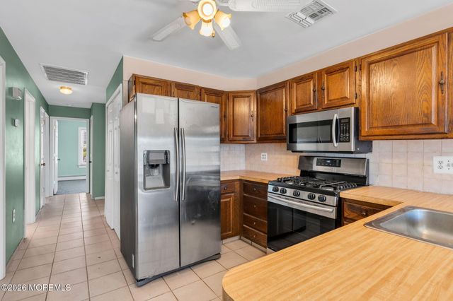 77 Storm Jib Court, Berkeley, NJ 08721