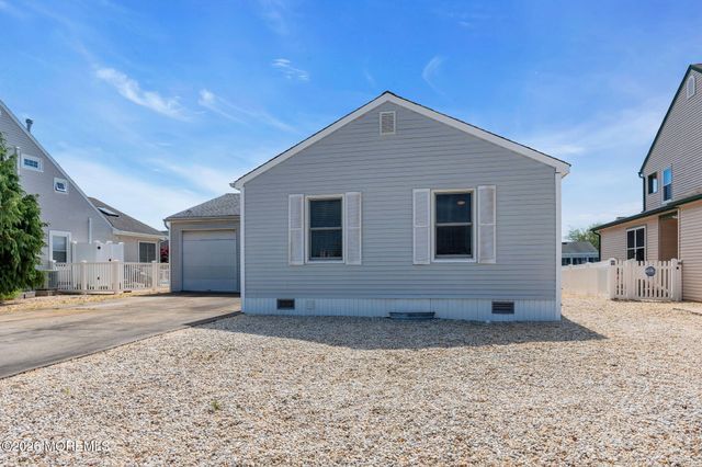 77 Storm Jib Court, Berkeley, NJ 08721