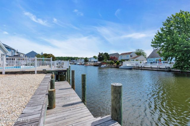 77 Storm Jib Court, Berkeley, NJ 08721