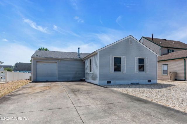 77 Storm Jib Court, Berkeley, NJ 08721