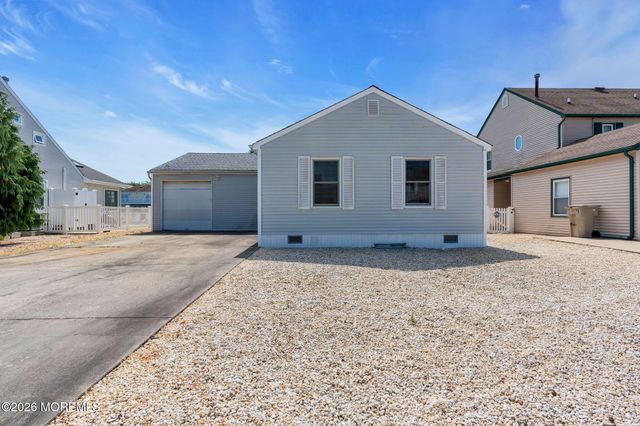 77 Storm Jib Court, Berkeley, NJ 08721