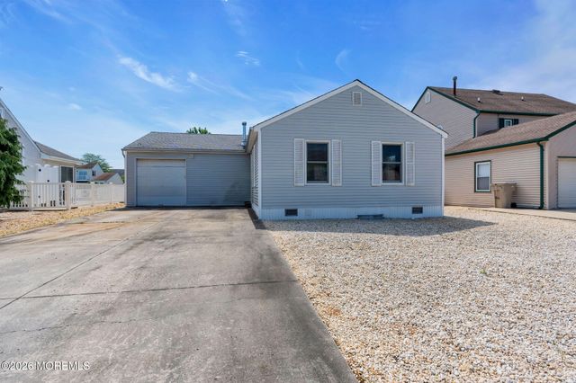 77 Storm Jib Court, Berkeley, NJ 08721