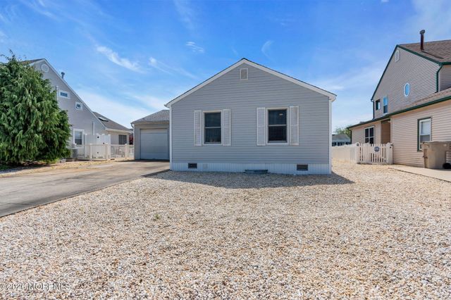 77 Storm Jib Court, Berkeley, NJ 08721
