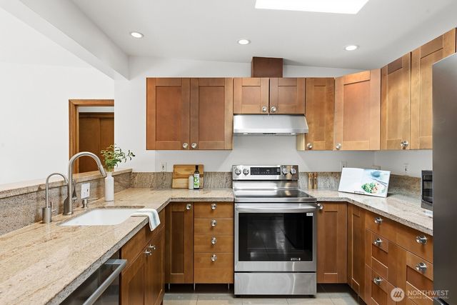 7524 43rd Avenue NE, Seattle, WA 98115