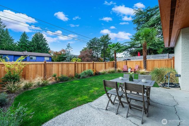 7524 43rd Avenue NE, Seattle, WA 98115