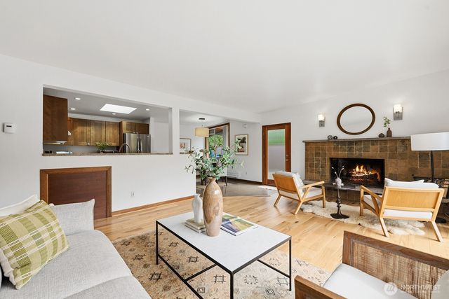 7524 43rd Avenue NE, Seattle, WA 98115