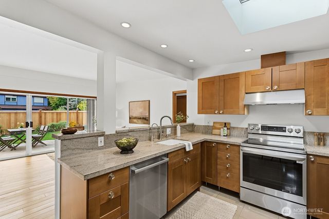 7524 43rd Avenue NE, Seattle, WA 98115