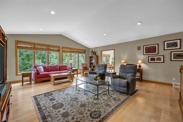 3205 Reston Court NE, Cedar Rapids, IA 52402