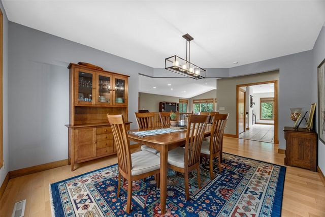 3205 Reston Court NE, Cedar Rapids, IA 52402