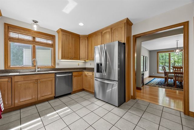 3205 Reston Court NE, Cedar Rapids, IA 52402