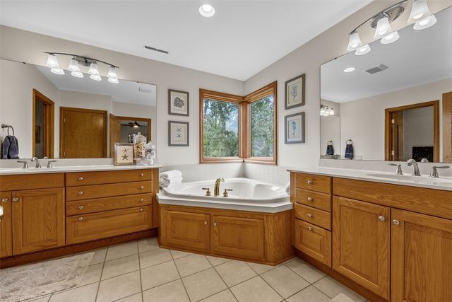 3205 Reston Court NE, Cedar Rapids, IA 52402