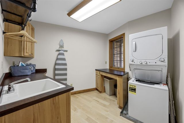 3205 Reston Court NE, Cedar Rapids, IA 52402