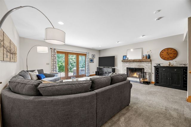 3205 Reston Court NE, Cedar Rapids, IA 52402
