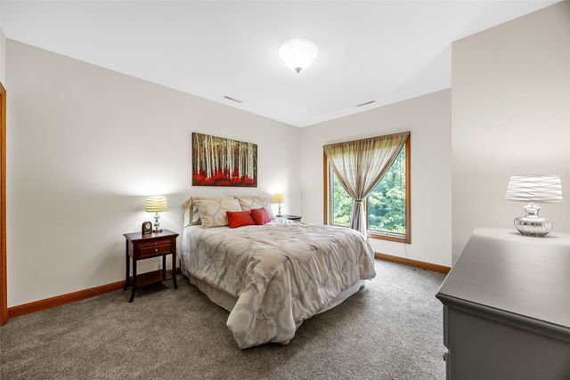 3205 Reston Court NE, Cedar Rapids, IA 52402