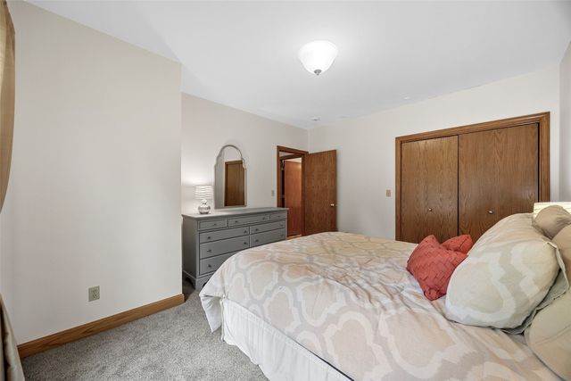 3205 Reston Court NE, Cedar Rapids, IA 52402