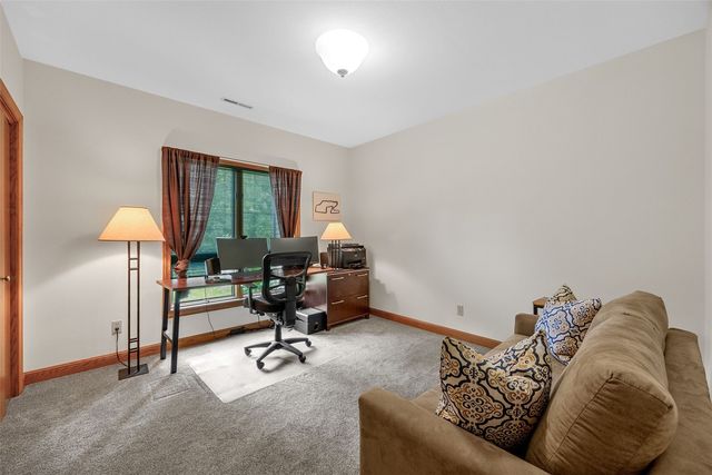 3205 Reston Court NE, Cedar Rapids, IA 52402