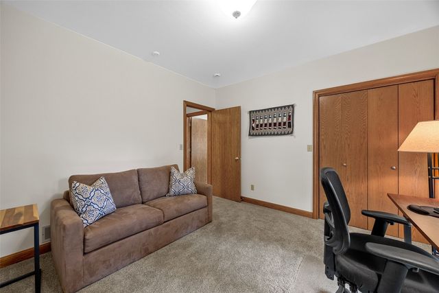 3205 Reston Court NE, Cedar Rapids, IA 52402