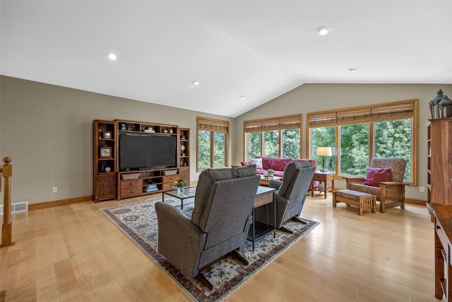3205 Reston Court NE, Cedar Rapids, IA 52402
