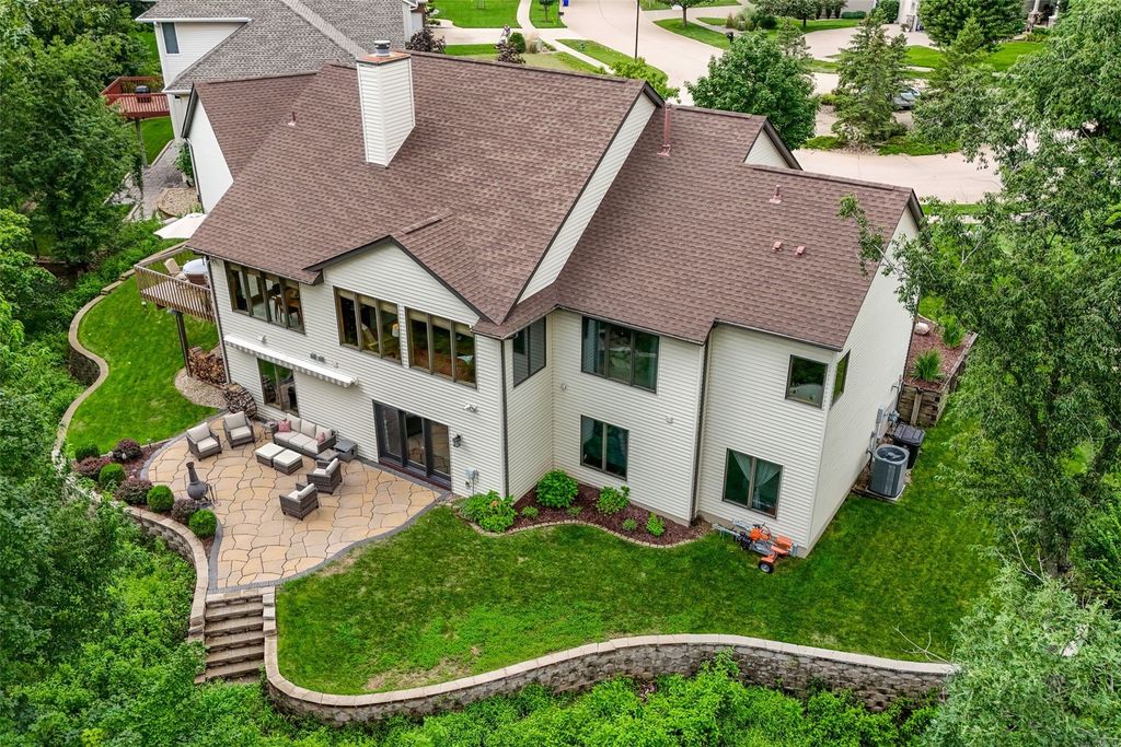 3205 Reston Court NE, Cedar Rapids, IA 52402