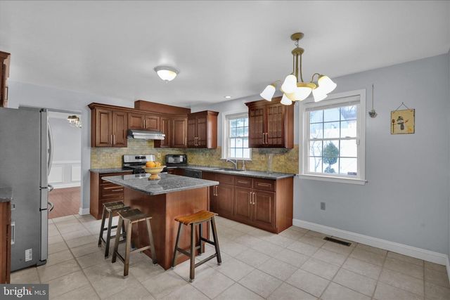 212 PENNSYLVANIA AVE, Reading, PA 19606