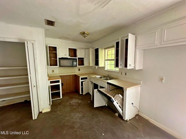 611 Chelsea Drive, Jackson, MS 39212