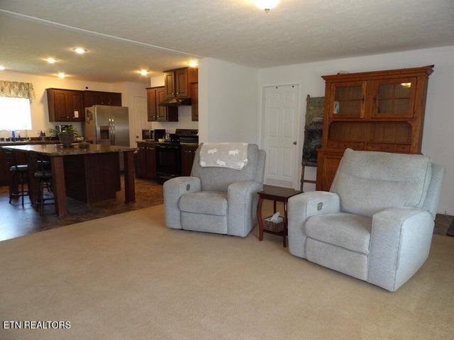 216 Slaton Farm Rd Rd, Dandridge, TN 37725