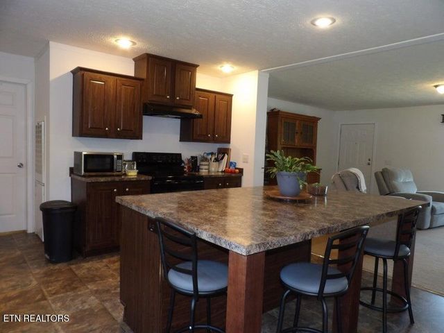 216 Slaton Farm Rd Rd, Dandridge, TN 37725