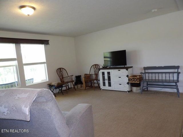 216 Slaton Farm Rd Rd, Dandridge, TN 37725