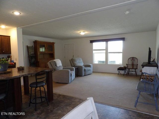 216 Slaton Farm Rd Rd, Dandridge, TN 37725