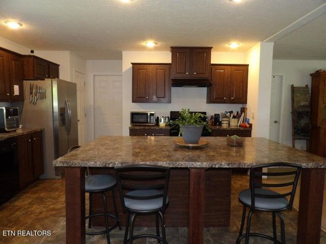 216 Slaton Farm Rd Rd, Dandridge, TN 37725