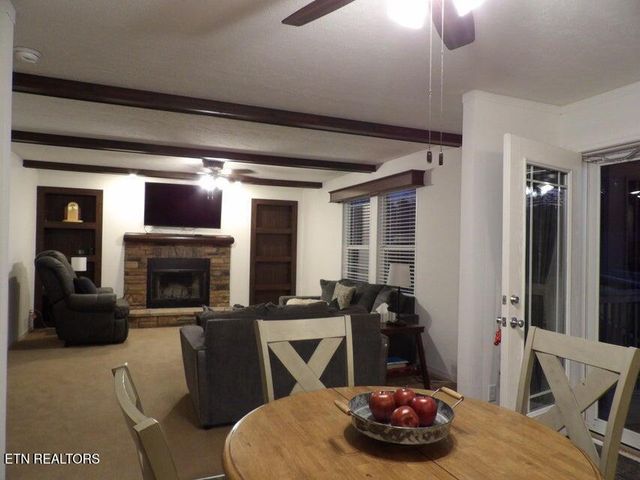 216 Slaton Farm Rd Rd, Dandridge, TN 37725