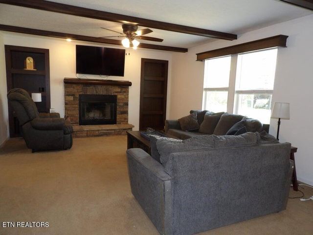 216 Slaton Farm Rd Rd, Dandridge, TN 37725