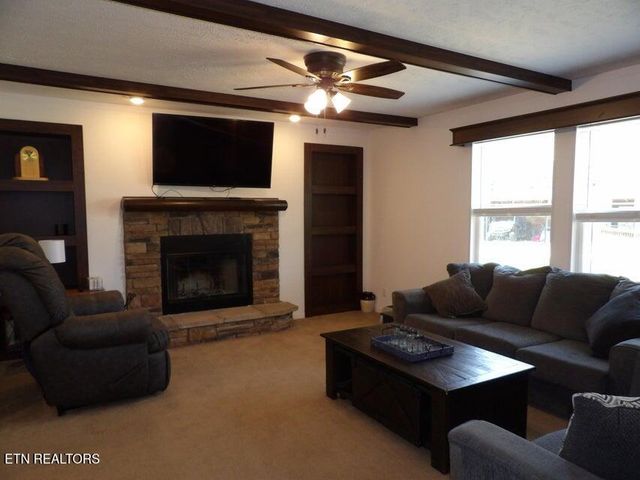 216 Slaton Farm Rd Rd, Dandridge, TN 37725