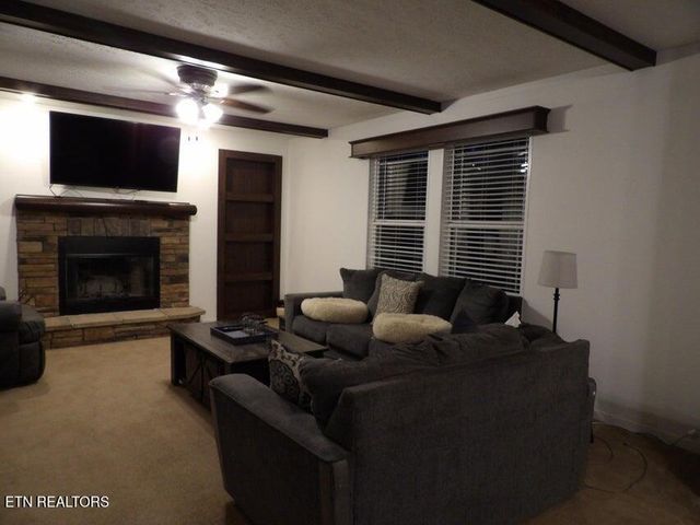 216 Slaton Farm Rd Rd, Dandridge, TN 37725