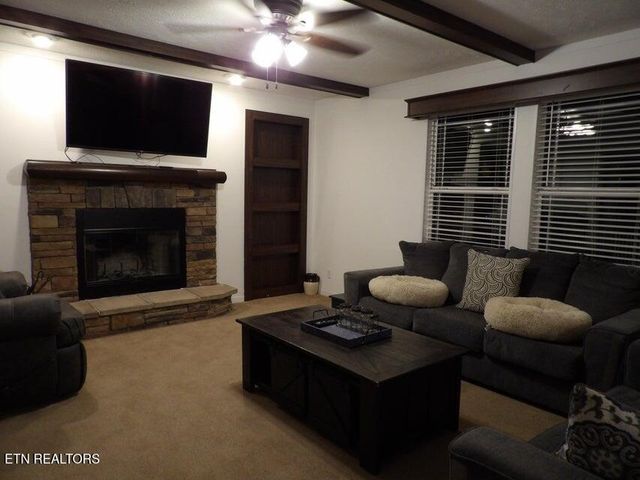 216 Slaton Farm Rd Rd, Dandridge, TN 37725