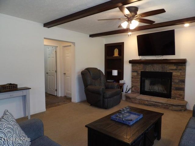 216 Slaton Farm Rd Rd, Dandridge, TN 37725