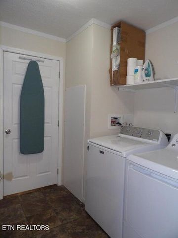 216 Slaton Farm Rd Rd, Dandridge, TN 37725