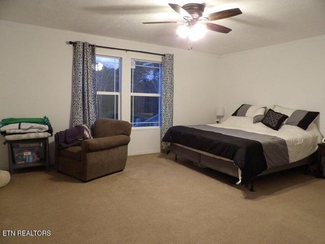 216 Slaton Farm Rd Rd, Dandridge, TN 37725