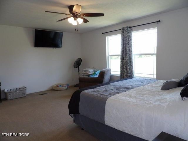 216 Slaton Farm Rd Rd, Dandridge, TN 37725