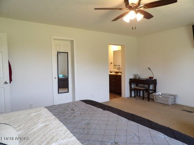 216 Slaton Farm Rd Rd, Dandridge, TN 37725