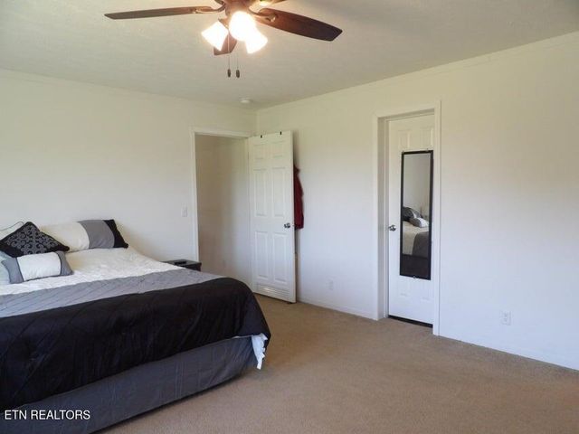 216 Slaton Farm Rd Rd, Dandridge, TN 37725