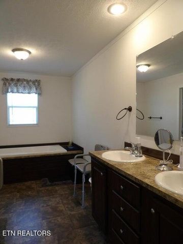 216 Slaton Farm Rd Rd, Dandridge, TN 37725