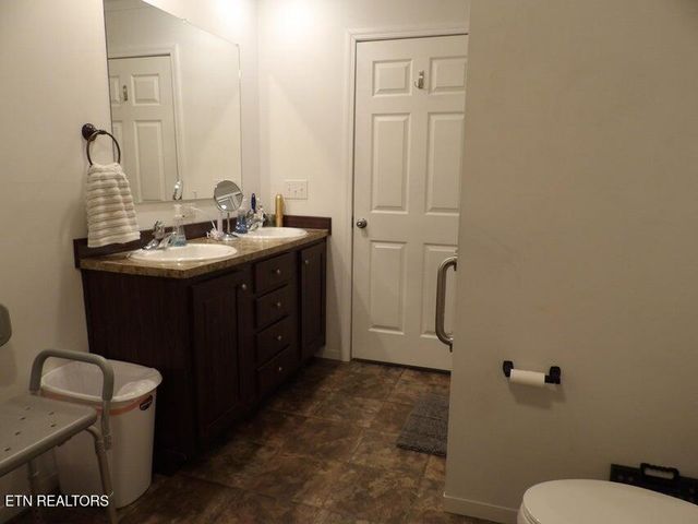 216 Slaton Farm Rd Rd, Dandridge, TN 37725