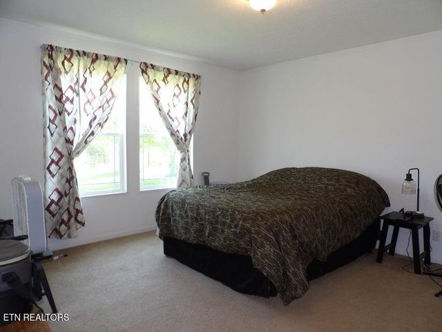 216 Slaton Farm Rd Rd, Dandridge, TN 37725