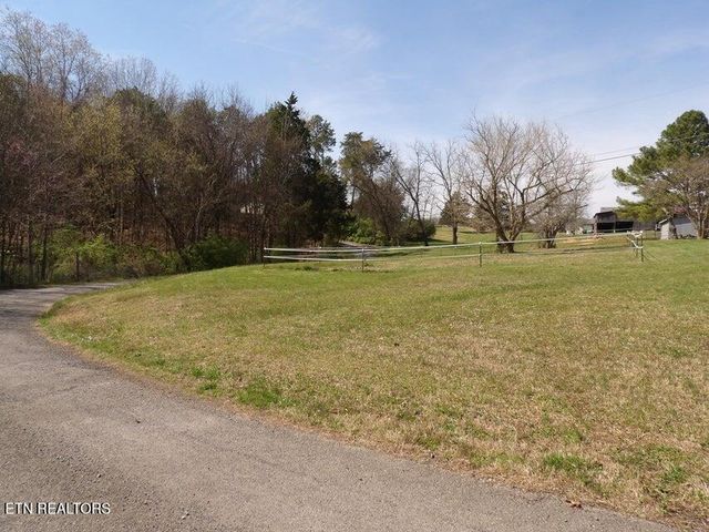 216 Slaton Farm Rd Rd, Dandridge, TN 37725