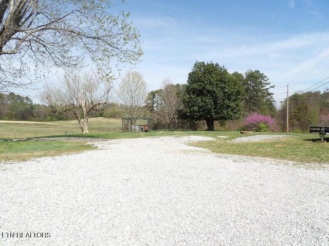 216 Slaton Farm Rd Rd, Dandridge, TN 37725