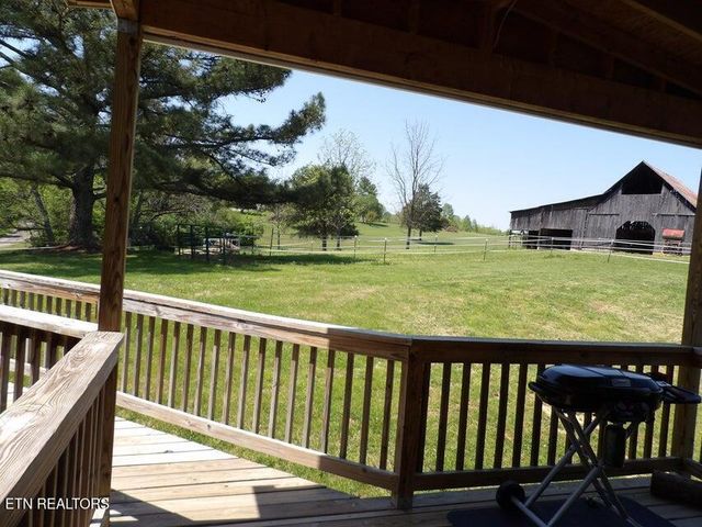 216 Slaton Farm Rd Rd, Dandridge, TN 37725