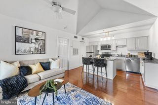 3302 WYNDHAM CIR #B, Alexandria, VA 22302